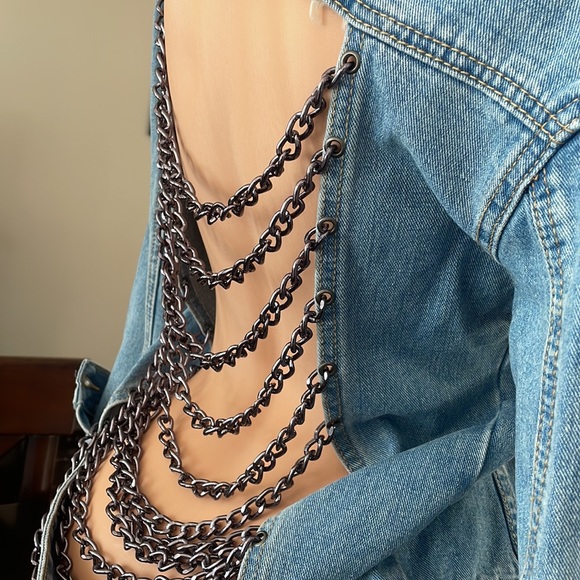 Missguided Jean jacket- cutout chain back - Picture 3 of 5